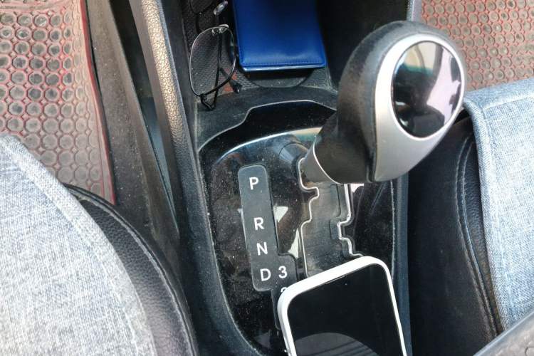 Used Kia K2 2012 Sedan 1.6L Automatic Transmission Premium Commemorative Edition Gear Lever