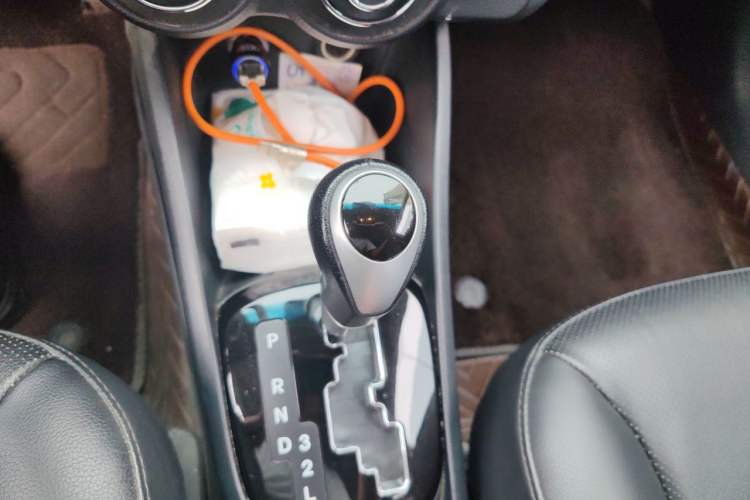 Used Kia K2 2012 Hatchback 1.6L AT Premium Commemorative Edition Gear Lever
