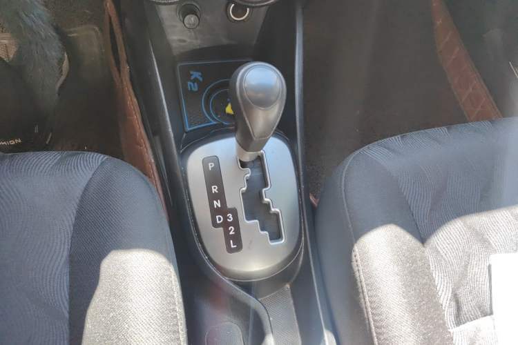 Used Kia K2 2012 Sedan 1.4L Automatic GLS Commemorative Edition Gear Lever
