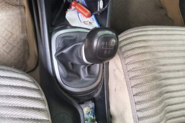 Used Kia K2 2012 Sedan 1.4L MT GLS Commemorative Edition Gear Lever