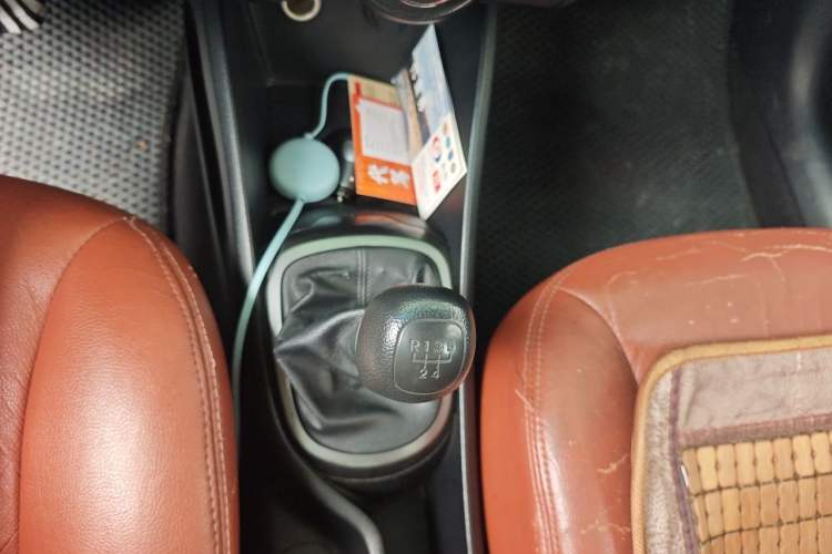 Used Kia K2 2012 Sedan 1.4L MT GLS Commemorative Edition Gear Lever