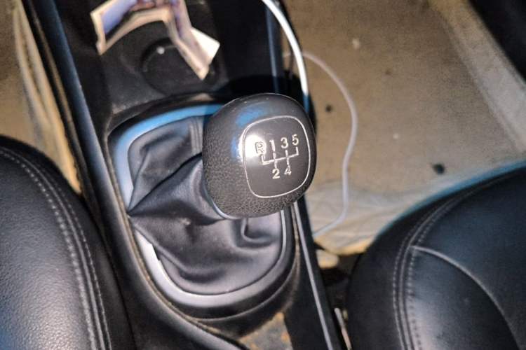 Used Kia K2 2012 Sedan 1.4L MT GLS Commemorative Edition Gear Lever