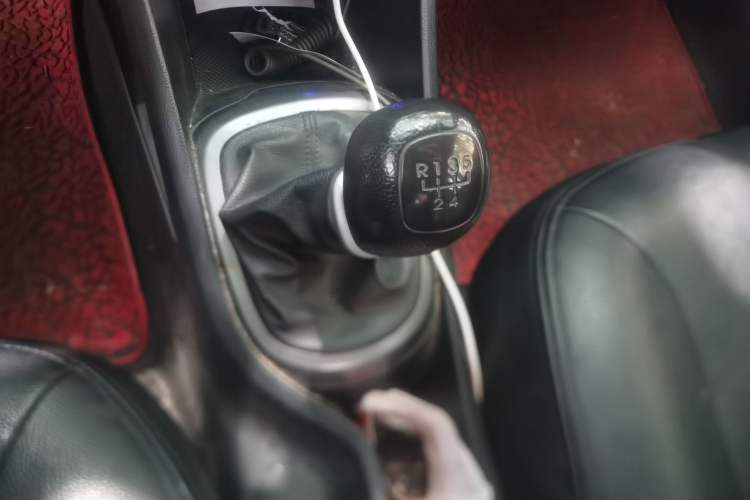 Used Kia K2 2012 Sedan 1.4L MT GLS Commemorative Edition Gear Lever