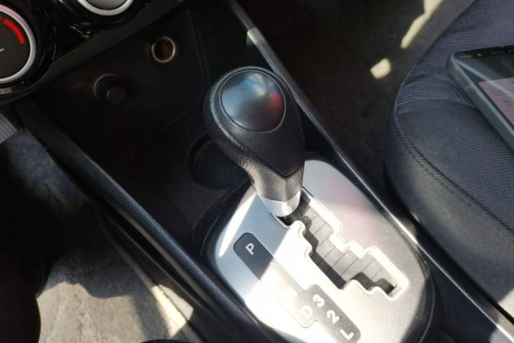 Used Kia K2 2012 Sedan 1.4L Automatic GLS Commemorative Edition Gear Lever