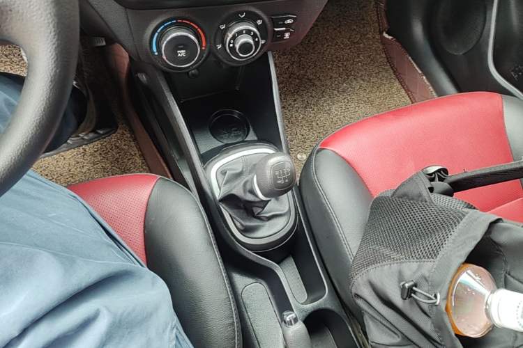 Used Kia K2 2012 Hatchback 1.4L MT Cool Edition Commemorative Model Gear Lever