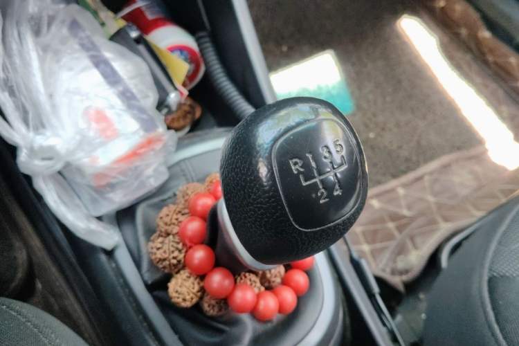 Used Kia K2 2012 Sedan 1.4L MT TOP Commemorative Edition Gear Lever