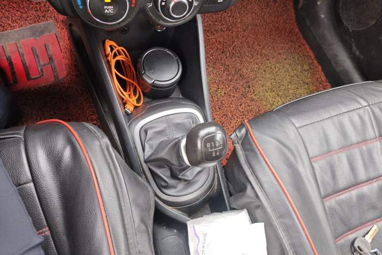 Used Kia K2 2012 Sedan 1.4L MT GLS Commemorative Edition Gear Lever