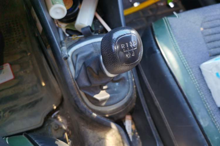 Used Kia K2 2012 Sedan 1.4L MT GLS Commemorative Edition Gear Lever