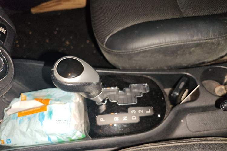 Used Kia K2 2012 Sedan 1.6L AT Premium ECO Gear Lever