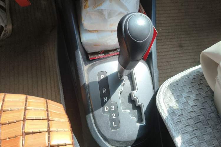 Used Kia K2 2012 Sedan 1.4L Automatic GLS Commemorative Edition Gear Lever