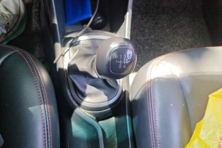 Used Kia K2 2012 Sedan 1.4L MT GLS Commemorative Edition Gear Lever