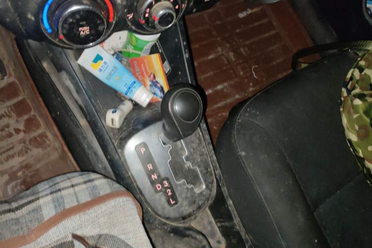 Used Kia K2 2012 Sedan 1.4L Automatic GLS Commemorative Edition Gear Lever