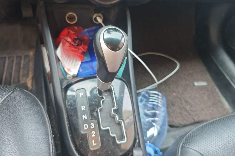 Used Kia K2 2012 Hatchback 1.6L AT Premium Commemorative Edition Gear Lever