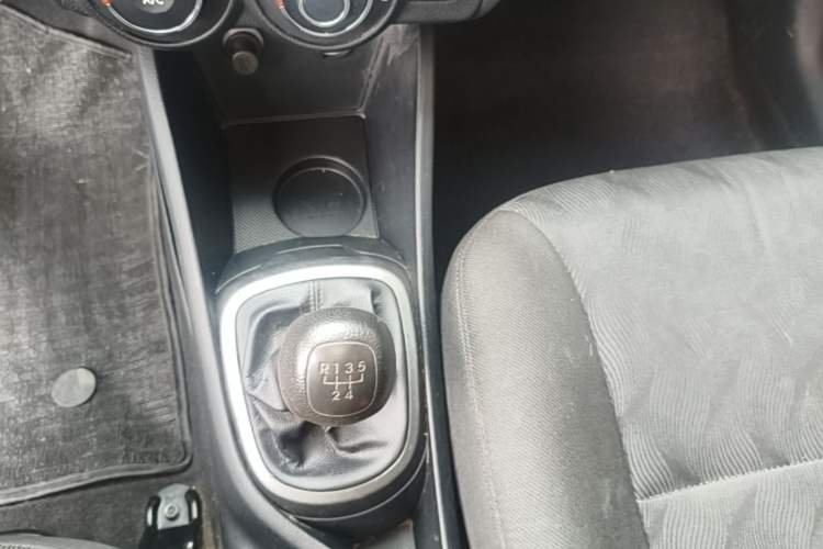 Used Kia K2 2012 Hatchback 1.4L MT GLS Commemorative Edition Gear Lever
