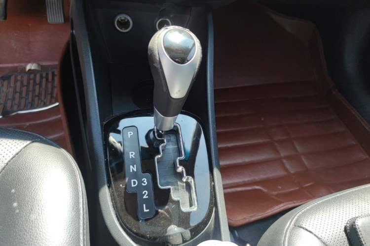 Used Kia K2 2012 Sedan 1.6L Automatic Transmission Premium Commemorative Edition Gear Lever