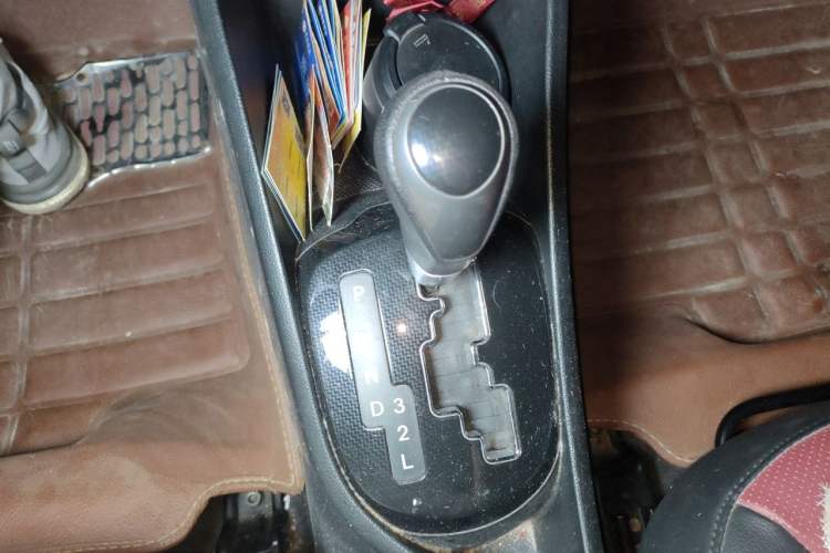 Used Kia K2 2012 Hatchback 1.4L Automatic Cool Edition Gear Lever