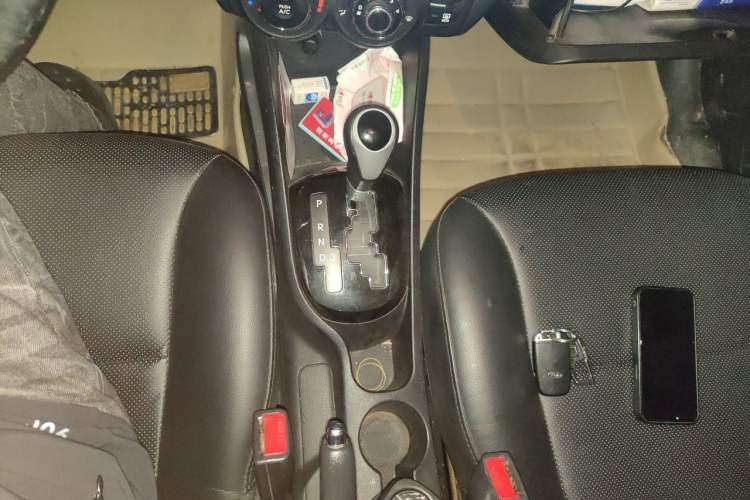 Used Kia K2 2012 Sedan 1.6L Automatic Transmission Premium Commemorative Edition Gear Lever