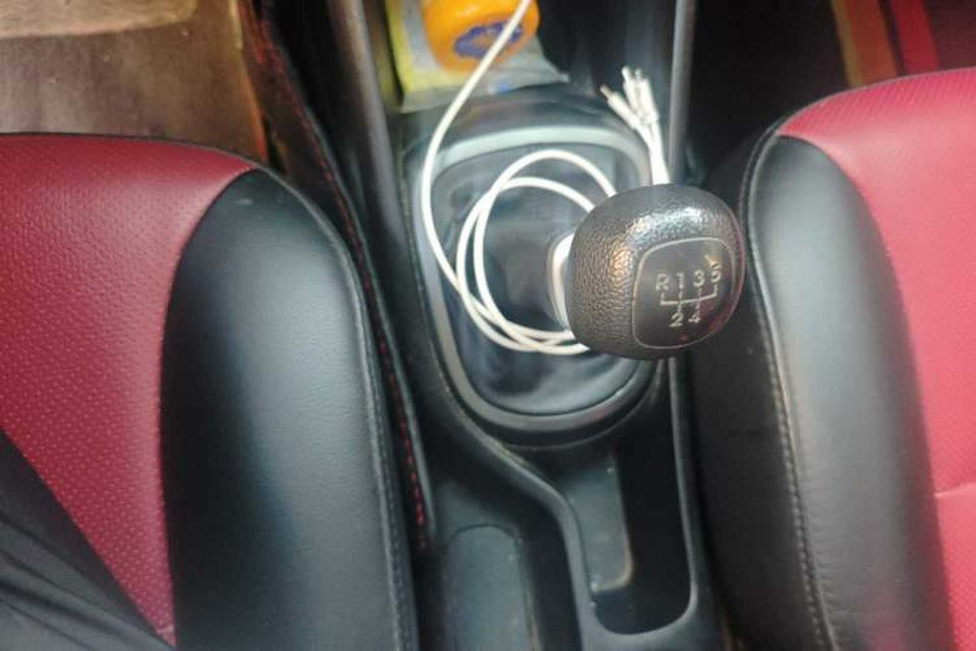 Used Kia K2 2012 Hatchback 1.4L MT Cool Edition Commemorative Model Gear Lever