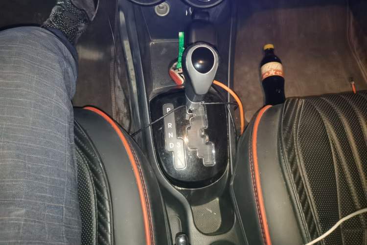 Used Kia K2 2012 Hatchback 1.6L AT Premium Commemorative Edition Gear Lever