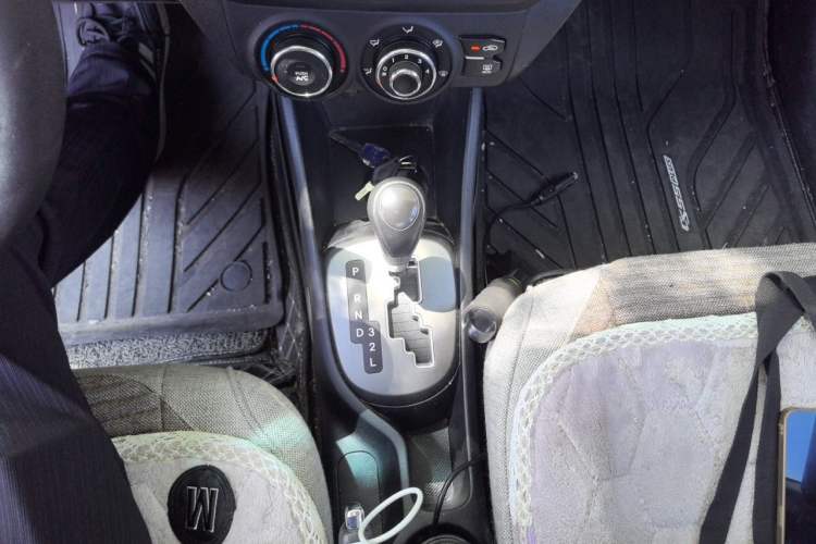 Used Kia K2 2012 Sedan 1.4L Automatic GLS Commemorative Edition Gear Lever