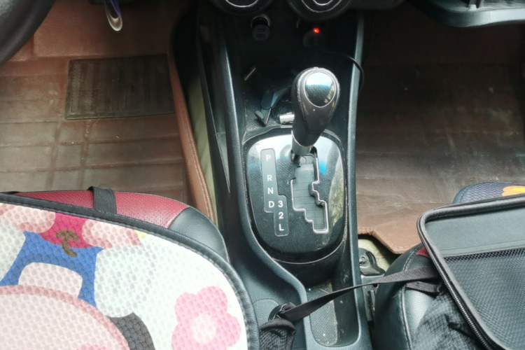 Used Kia K2 2012 Hatchback 1.4L Automatic Cool Edition Gear Lever