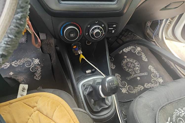 Used Kia K2 2012 Sedan 1.4L MT GLS Commemorative Edition Gear Lever