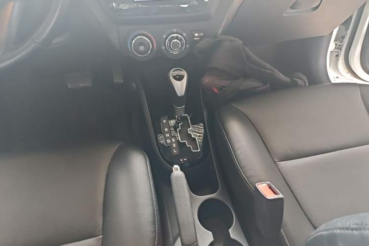 Used Kia K2 2012 Hatchback 1.6L AT Premium Gear Lever