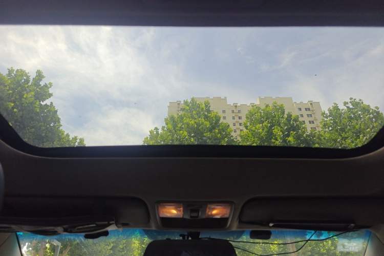 Used Kia K2 2012 Sedan 1.6L Automatic Transmission Premium Commemorative Edition Headliner