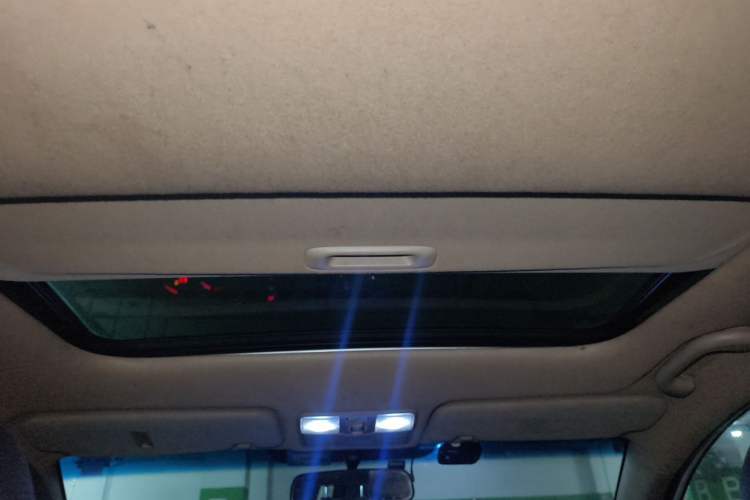 Used Kia K2 2012 Sedan 1.6L Automatic Transmission Premium Commemorative Edition Headliner