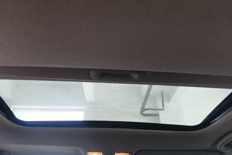 Used Kia K2 2012 Sedan 1.6L Automatic Transmission Premium Commemorative Edition Headliner