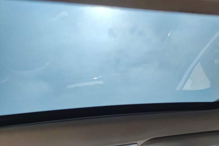 Used Kia K2 2012 Sedan 1.6L Automatic Transmission Premium Commemorative Edition Headliner