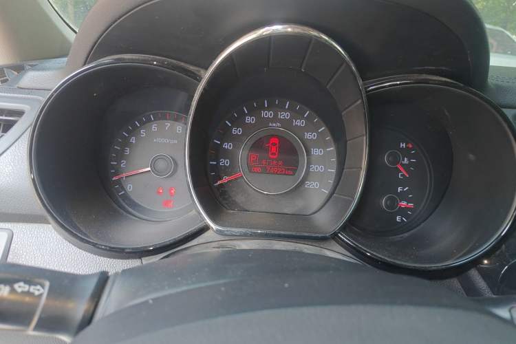 Used Kia K2 2012 Sedan 1.6L Automatic Transmission Premium Commemorative Edition Instrument Cluster