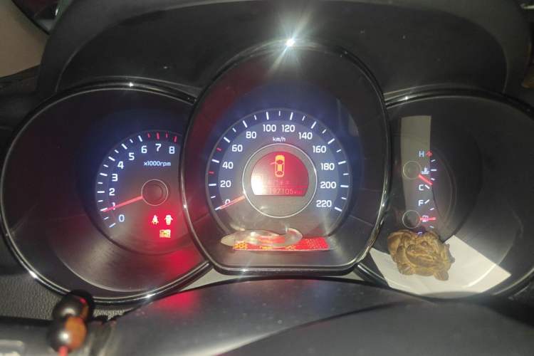 Used Kia K2 2012 Sedan 1.6L Automatic Transmission Premium Commemorative Edition Instrument Cluster