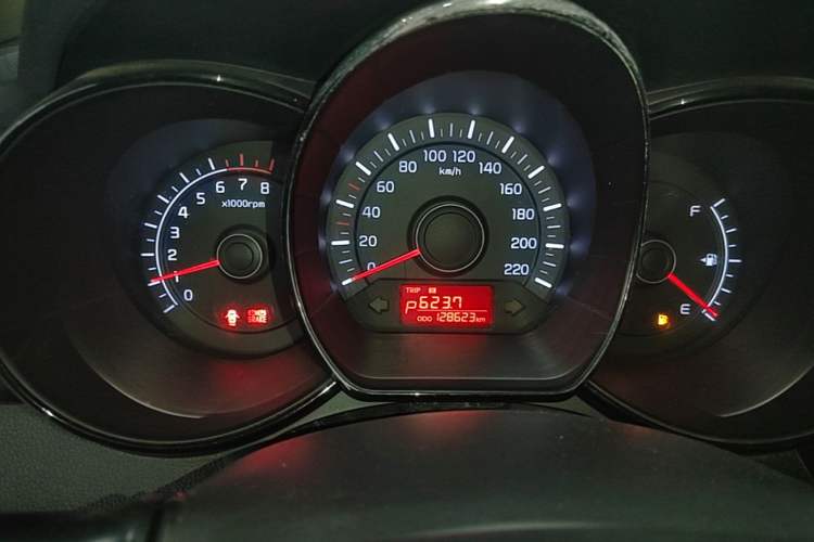 Used Kia K2 2012 Hatchback 1.4L AT GLS Commemorative Edition Instrument Cluster