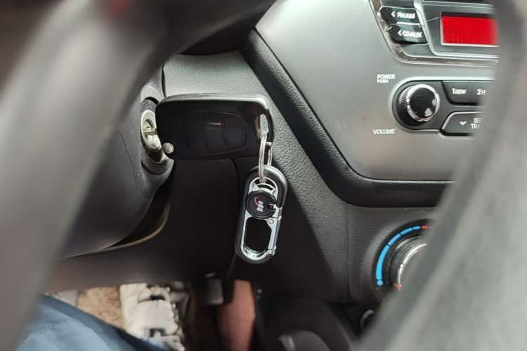 Used Kia K2 2012 Hatchback 1.4L MT Cool Edition Commemorative Model Interior 1