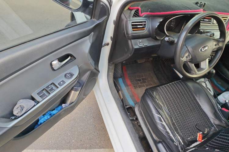 Used Kia K2 2012 Sedan 1.4L Automatic GLS Commemorative Edition Interior 3