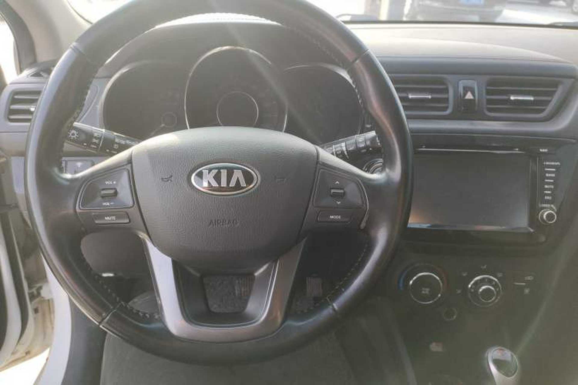 Used Kia K2 2012 Hatchback 1.6L AT Premium Interior 3