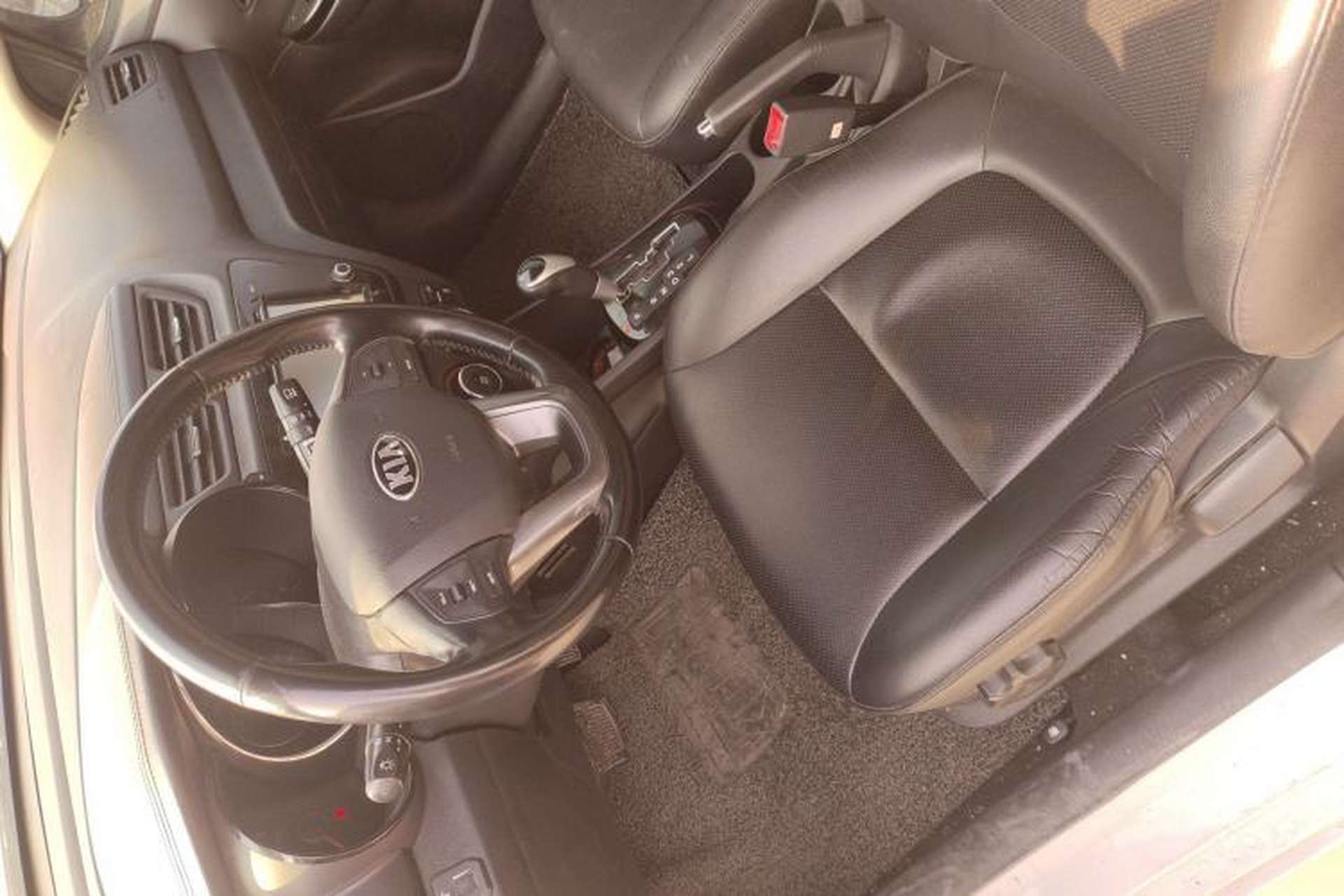 Used Kia K2 2012 Hatchback 1.6L AT Premium Interior 4