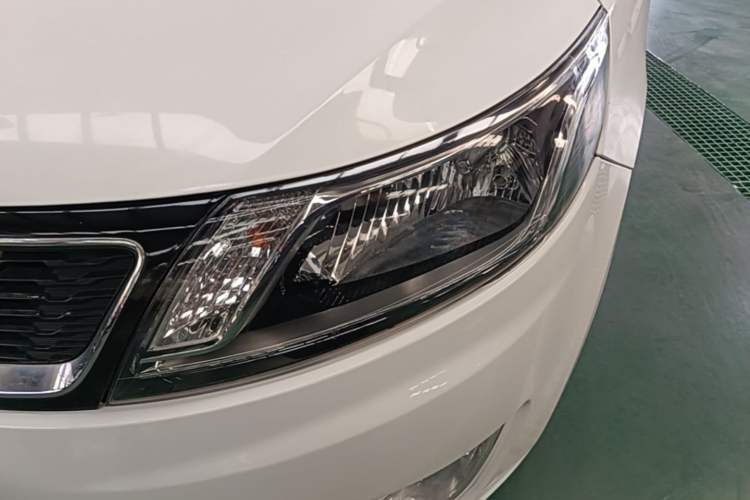Used Kia K2 2012 Sedan 1.6L Automatic Transmission Premium Commemorative Edition Left Front Headlight