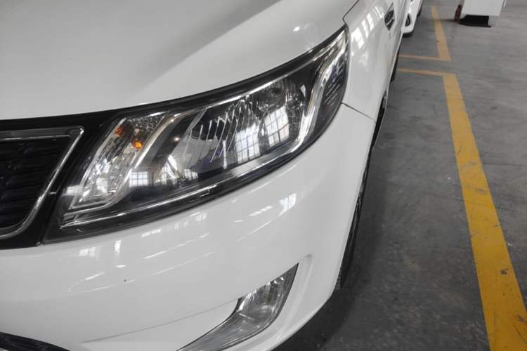 Used Kia K2 2012 Hatchback 1.6L AT Premium Left Front Headlight