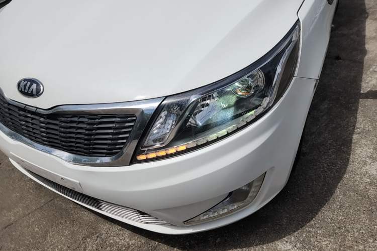 Used Kia K2 2012 Sedan 1.4L MT GLS Commemorative Edition Left Front Headlight