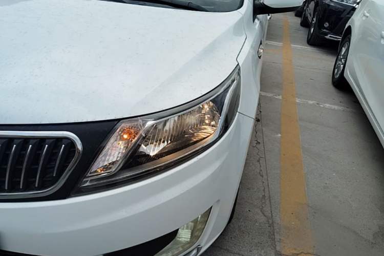 Used Kia K2 2012 Sedan 1.4L Automatic GLS Commemorative Edition Left Front Headlight