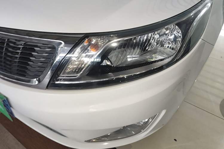 Used Kia K2 2012 Hatchback 1.4L AT GLS Commemorative Edition Left Front Headlight