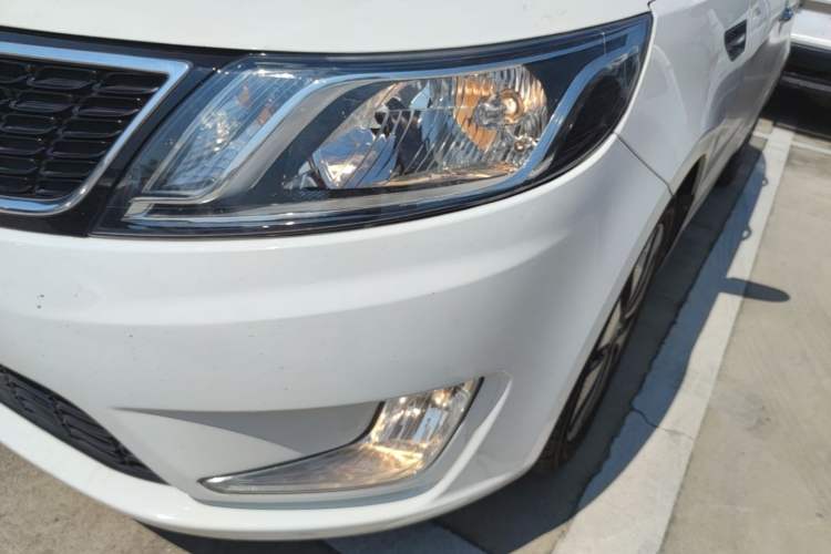 Used Kia K2 2012 Sedan 1.6L Automatic Transmission Premium Commemorative Edition Left Front Headlight