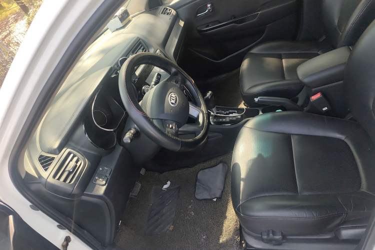 Used Kia K2 2012 Sedan 1.6L Automatic Transmission Premium Commemorative Edition Left Front Seat