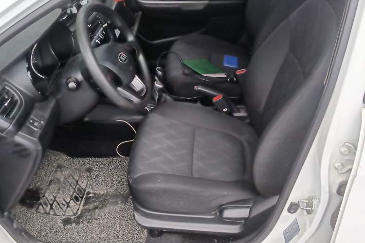 Used Kia K2 2012 Sedan 1.4L MT GLS Commemorative Edition Left Front Seat