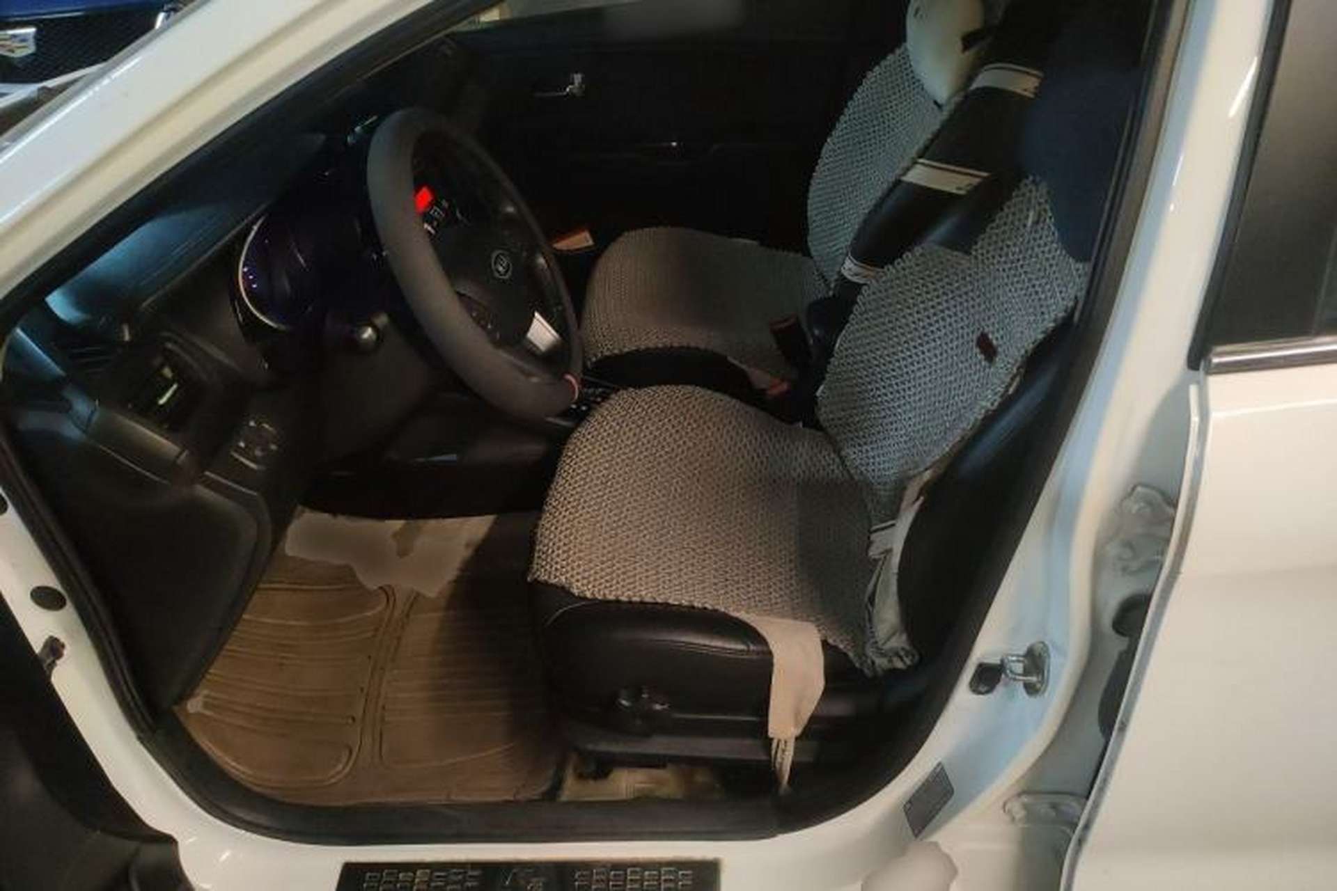 Used Kia K2 2012 Sedan 1.6L Automatic Transmission Premium Commemorative Edition Left Front Seat
