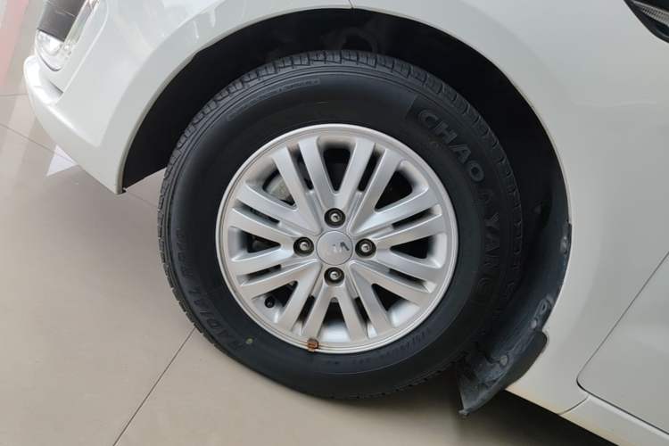 Used Kia K2 2012 Sedan 1.4L Automatic GLS Commemorative Edition Left Front Wheel Hub