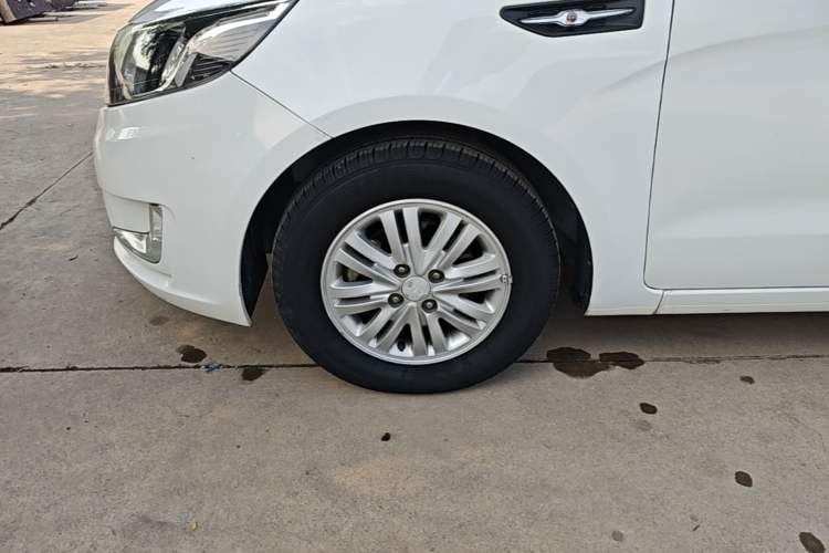 Used Kia K2 2012 Sedan 1.4L Automatic GLS Commemorative Edition Left Front Wheel Hub