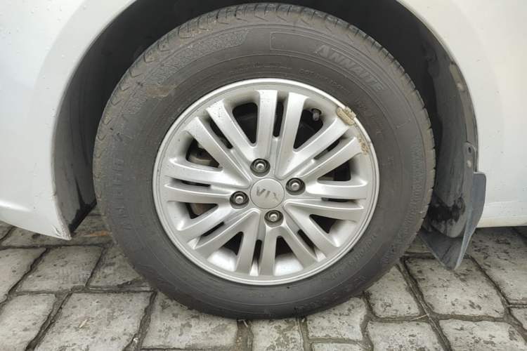 Used Kia K2 2012 Hatchback 1.4L Automatic Cool Edition Left Front Wheel Hub